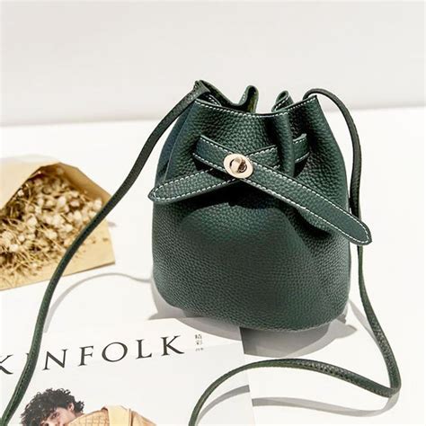 sac seau vert faux cuir